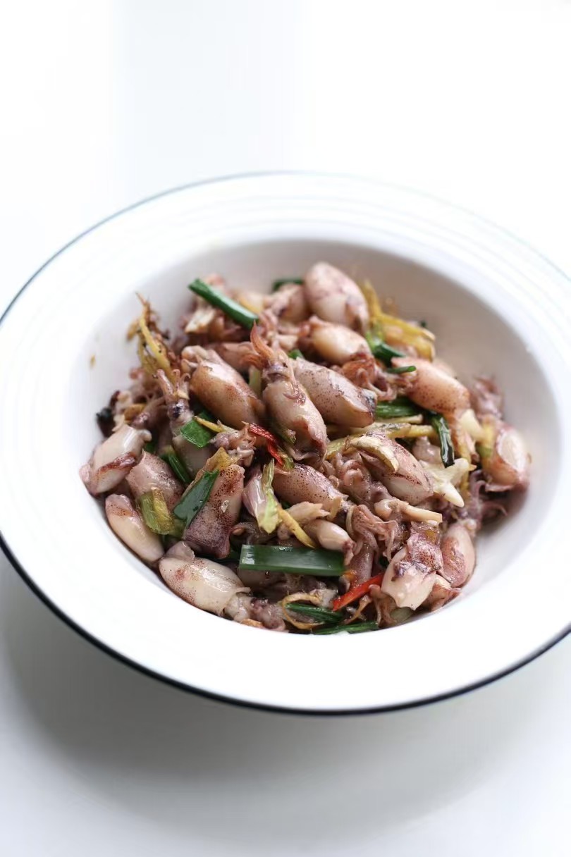 Simple Garlic Stir-fried Broccoli