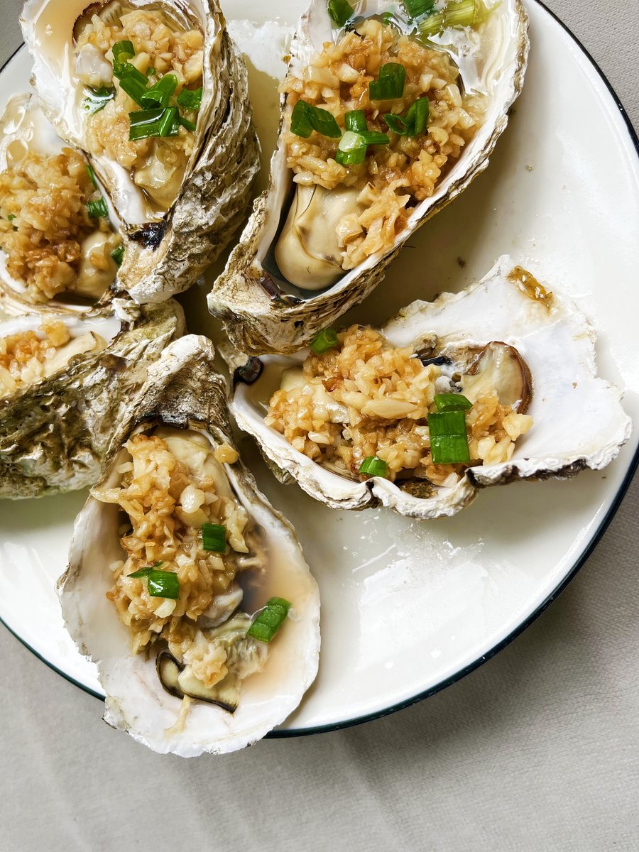 Steamed Oysters with Garlic